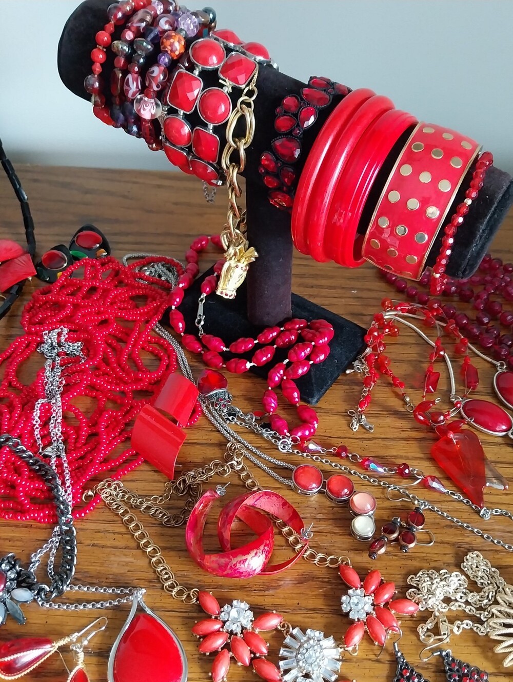 Vintage Jewelry Box Filled with Red Costume Jewelry - Picture 4 of 11